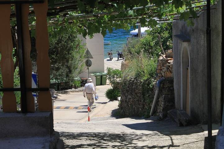 Ganze Wohnung, Studio Appartement mit Terrasse und Meerblick Valun, Cres in Valun, Cres