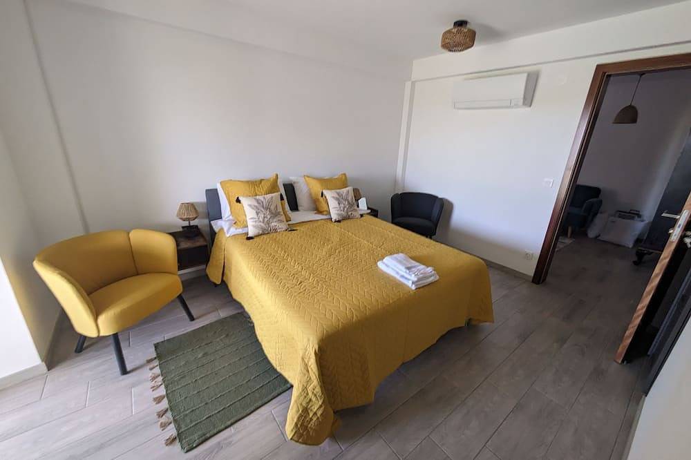 Amarelo the Yellow room in Feteira, Faial