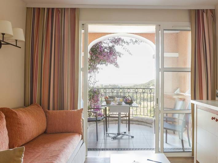 Camping pour 4 personnes, avec terrasse, animaux acceptés dans Massif de l'Esterel - 3