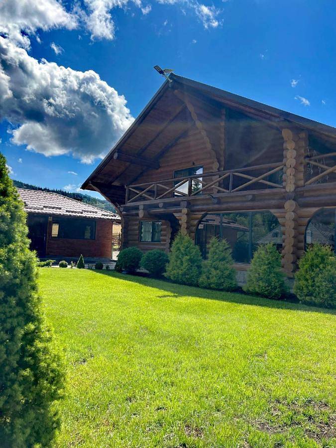 Gîte pour 10 personnes, avec piscine et sauna ainsi que vue et terrasse dans Dorna-Arini