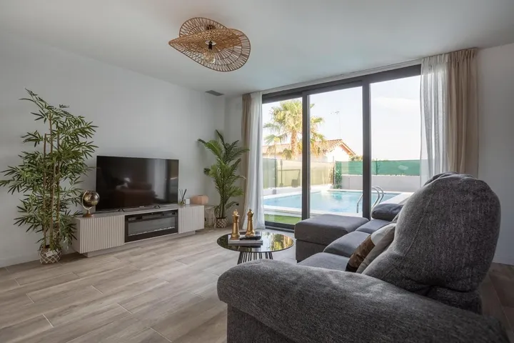 Chalet para 8 personas, con jardín además de vistas y piscina - 1