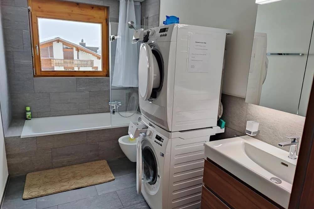 Ganze Wohnung, Ferienwohnung im Haus \"Soldanella\" mit Bergblick in Obersaxen, Obersaxen-Mundaun