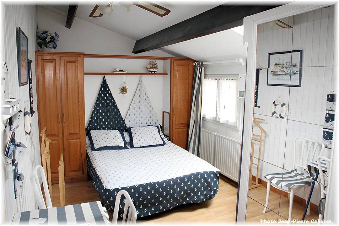 Chambres d'hôtes Jasse-Perdrix - Chambre Marine in Thairé, Région de Rochefort