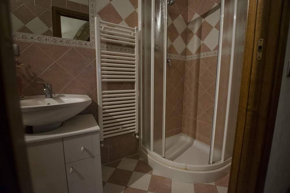 Geheel appartement, Appartement in een Herenhuis Toscaanse platteland in Monticiano, Provincie Siena