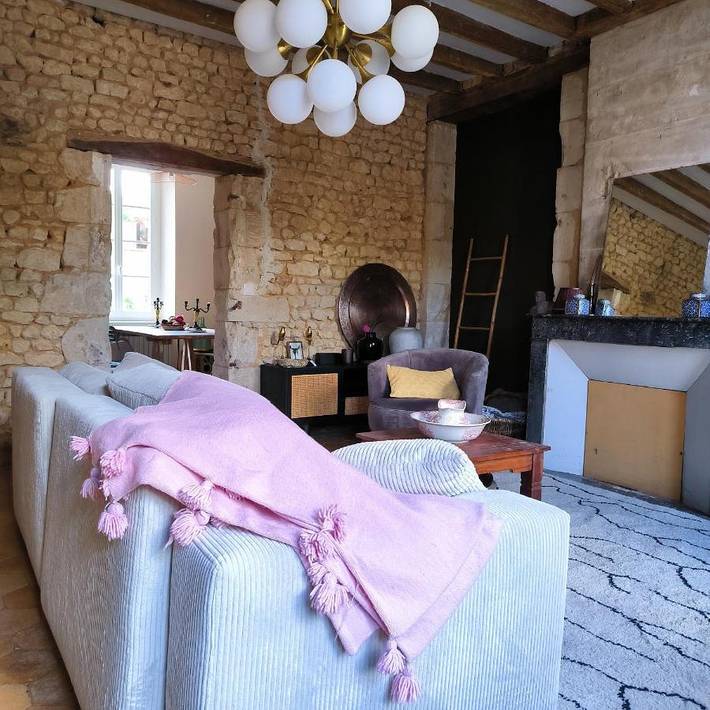 Gîte pour 9 personnes, avec terrasse, animaux acceptés dans Bellou-sur-Huisne