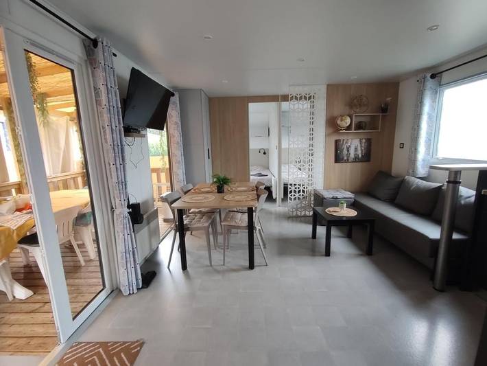 Camping pour 8 personnes, avec Terrasse ainsi que Jardin et Piscine à Mimizan - 3