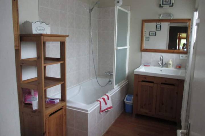 Gîte pour 4 personnes, avec terrasse ainsi que jacuzzi et jardin à Belle-Isle-en-Terre - 4