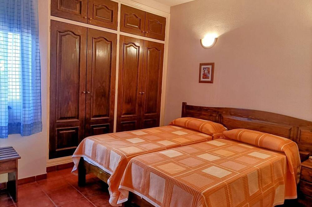 Holiday Home 'Casa La Canela' with Shared Pool, Shared Garden and Wi-Fi in La Trinchera, La Gomera