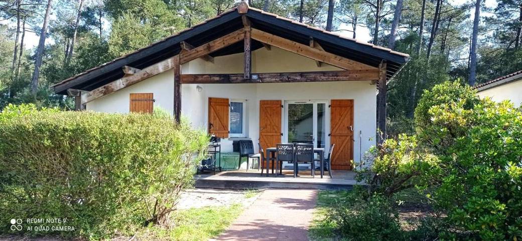 Chalet pour 8 personnes, avec Terrasse et Jardin ainsi que Bassin pour enfant et Piscine
