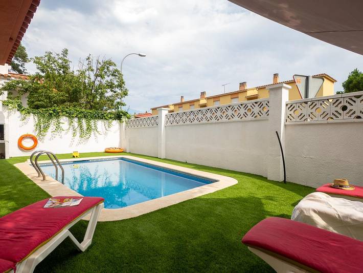 Villa pour 8 personnes, avec jardin ainsi que vue et terrasse à L'Escala - 4