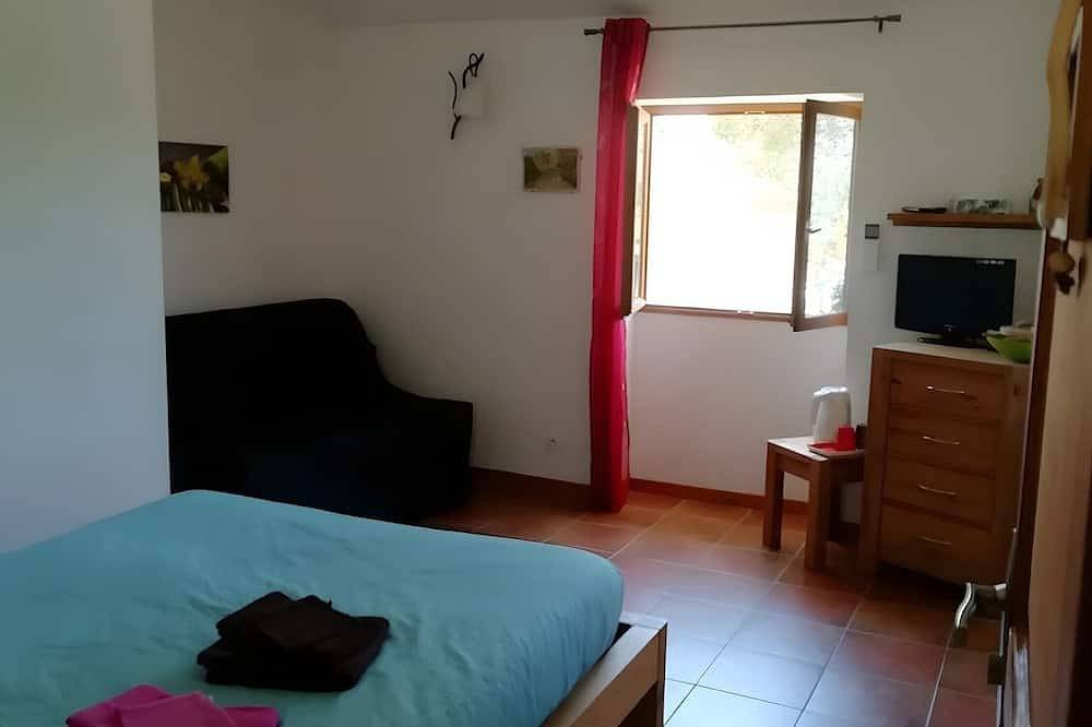 Apartamento entero, Habitación «Bambú» con terraza compartida, wifi y aire acondicionado in Colombiers, Côte d'Améthyste