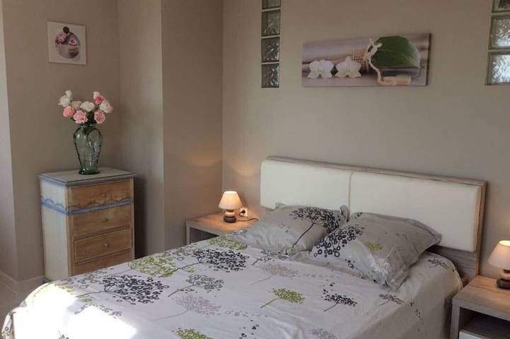 Location de vacances pour 4 personnes, avec terrasse ainsi que piscine et jardin à Eccica-Suarella - 3