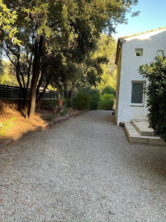 Chambre d’hôte pour 2 personnes, avec piscine ainsi que vue et jardin à Le Cannet-des-Maures - 2