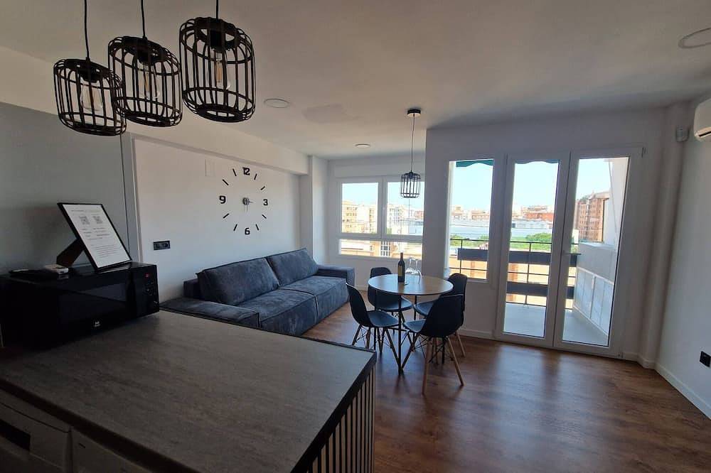Appartamento intero, Spazioso appartamento con 3 camere da letto con balcone e aria condizionata a Castellón in Castellon de la Plana, Costa dell'Azahar