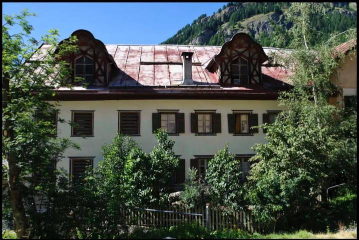 Ferienhaus für 6 Personen, mit Balkon und Terrasse sowie Ausblick in Ardez