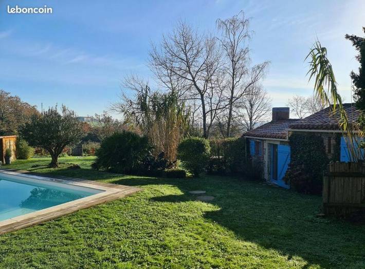 Gîte pour 2 personnes, avec piscine ainsi que jardin et vue à Maché - 2