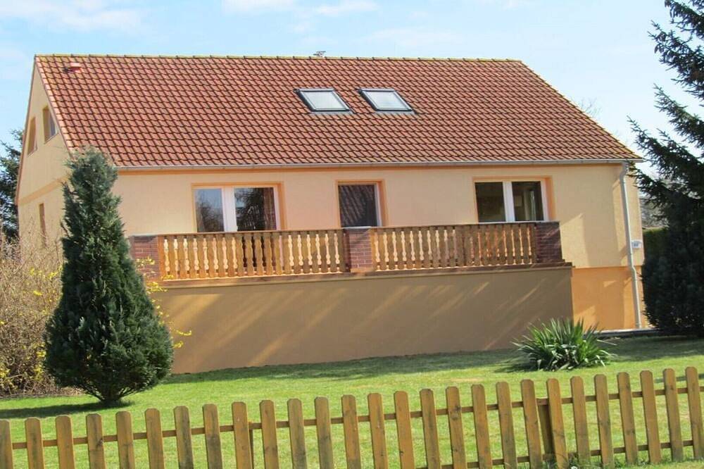 Ganze Wohnung, Kinderfreundliche Ferienwohnung mit Terasse, 800m bis zum Strand in Groß Schwansee, Kalkhorst
