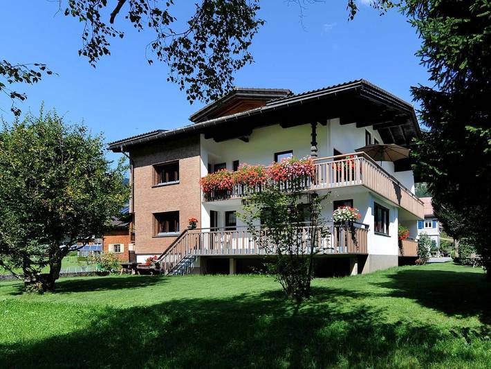 Ferienwohnung für 4 Personen, mit Balkon und Garten sowie Ausblick, kinderfreundlich in Schoppernau - 2