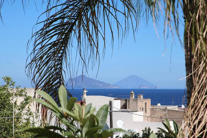 Casa vacanza per 6 persone, con giardino e piscina nonché panorama alle Isole Eolie