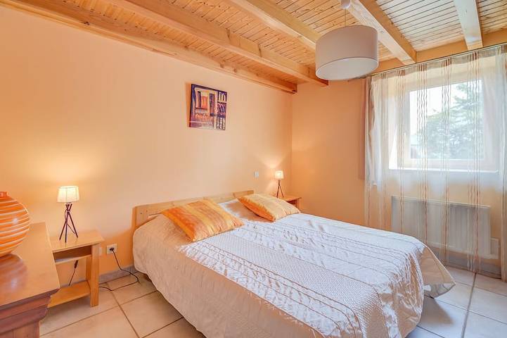 Gîte pour 8 personnes, avec terrasse à Sévérac-l'Église - 2