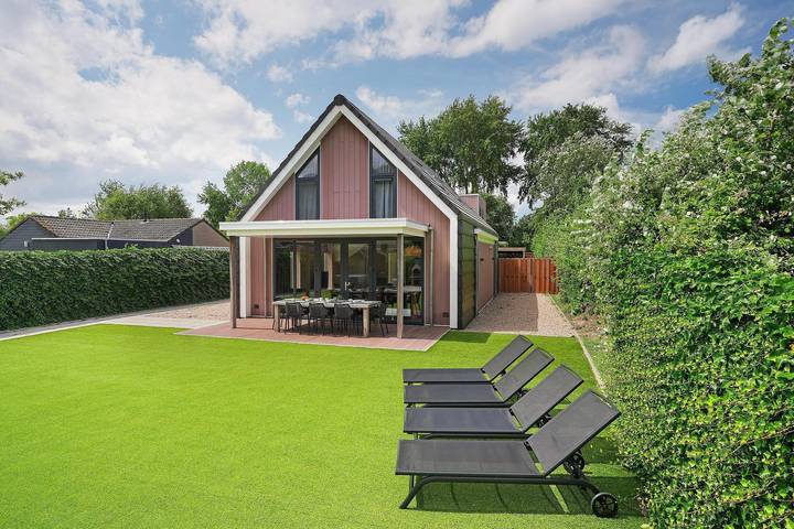 Ferienhaus für 20 Personen, mit Whirlpool und Terrasse sowie Garten in Ouddorp