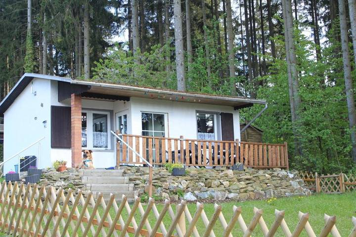 Ferienwohnung für 4 Personen, mit Terrasse und Garten sowie Seeblick und Ausblick in Tanna
