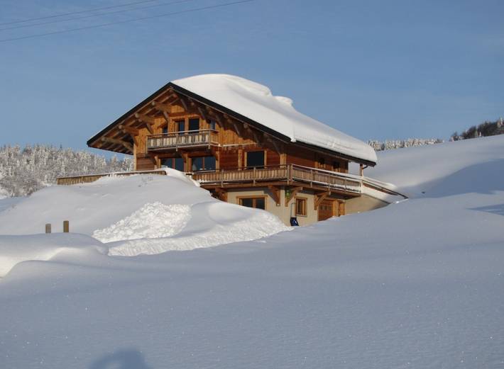 Chalet pour 10 personnes, avec terrasse ainsi que sauna et jardin