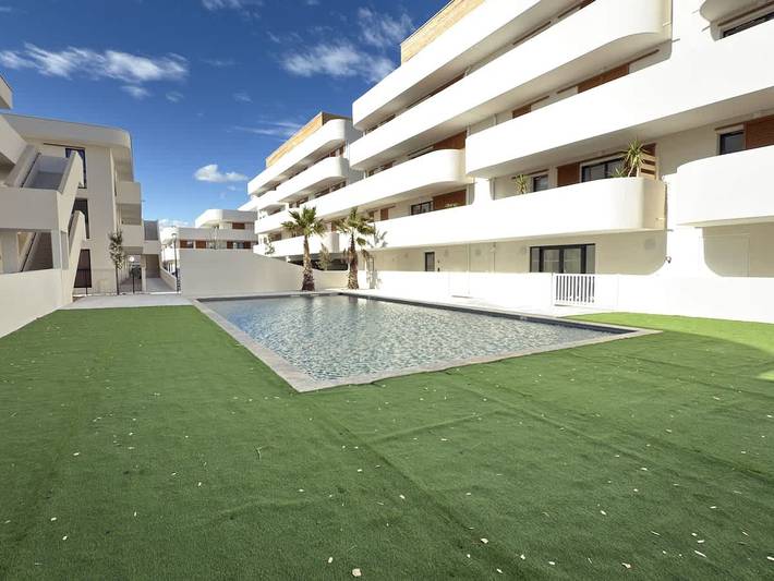 Appartement de vacances pour 6 personnes, avec piscine et jardin, animaux acceptés