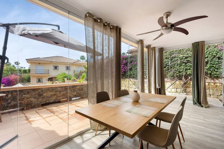 Ferienhaus 'Villa Flamencos' mit Bergblick, WLAN und Klimaanlage in Riviera del Sol, Mijas