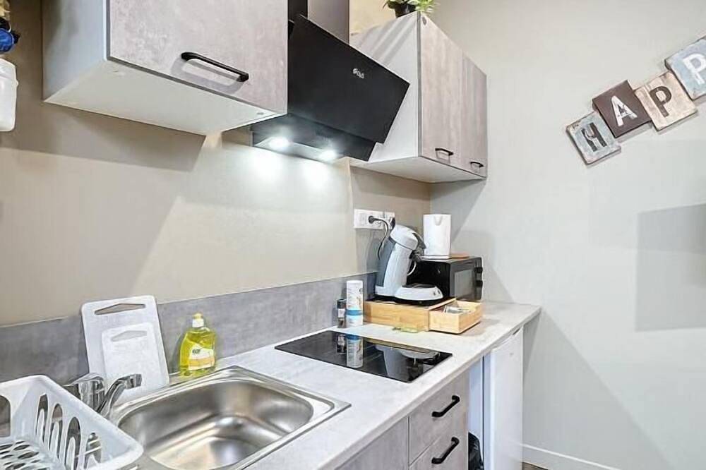 Entire apartment, Brand-new 2-person apartment N°4 in Riom, Riom region