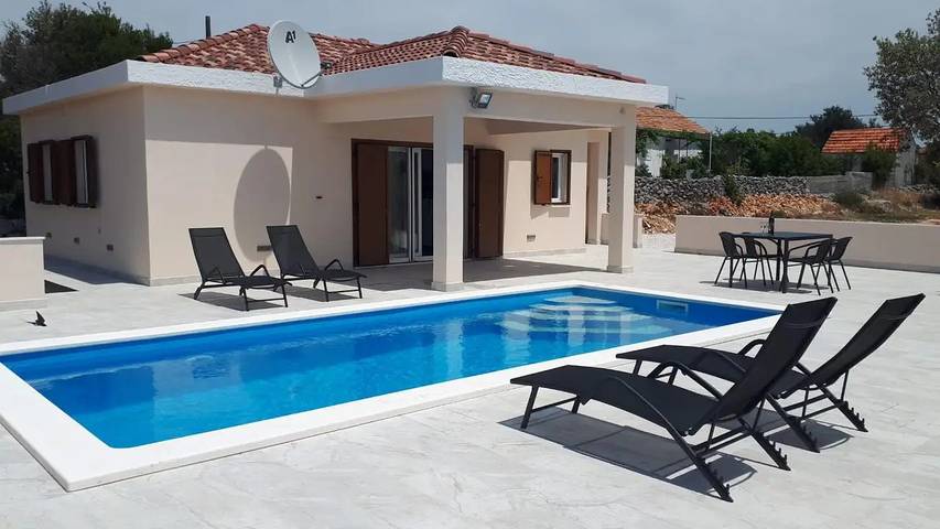 Ferienhaus für 6 Personen, mit Pool und Terrasse