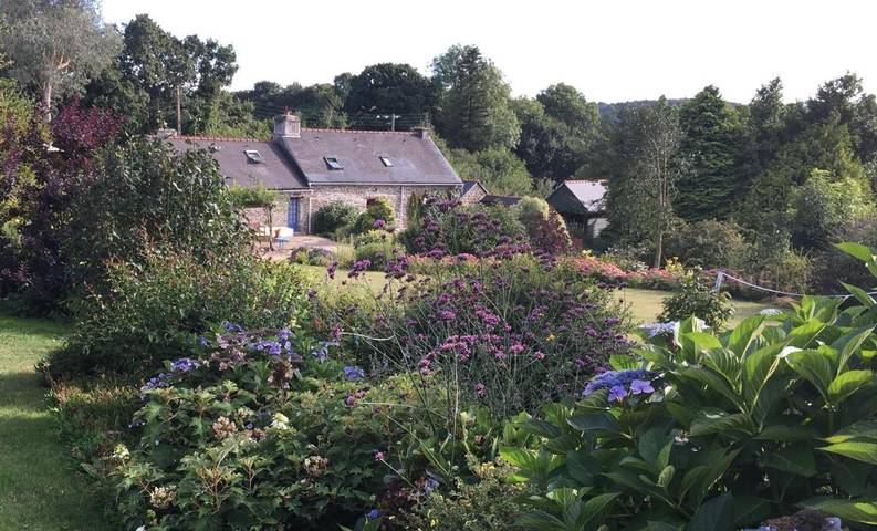 Maison de campagne pour 6 personnes, avec Terrasse ainsi que Jardin et Vue à Saint-Thois