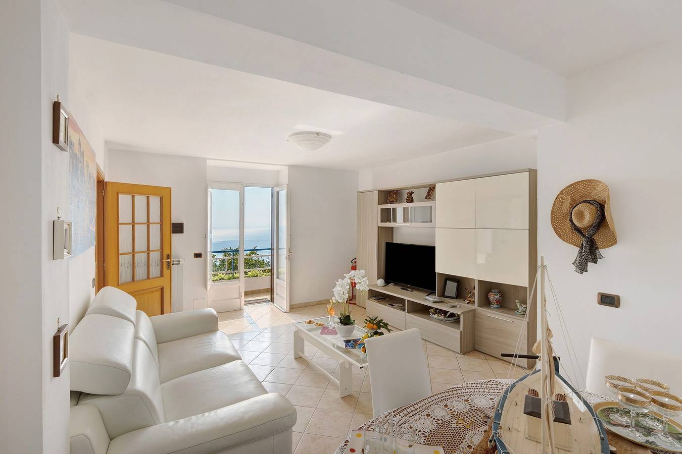 Appartamento intero, Casa Pino con vista mare, balcone e Wi-Fi in Furore, Costiera amalfitana