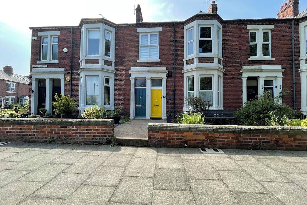 Limpet Lodge, family friendly, country holiday cottage in Tynemouth in Tynemouth, North Tyneside