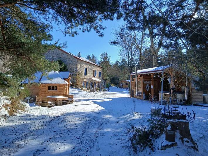 Location de vacances pour 6 personnes, avec jardin ainsi que sauna et vue à Laussonne