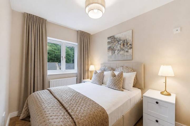 New! Threadfold Townhouse - Peaceful Riverside Stay - Sleeps 6 in Bolton, Greater Manchester