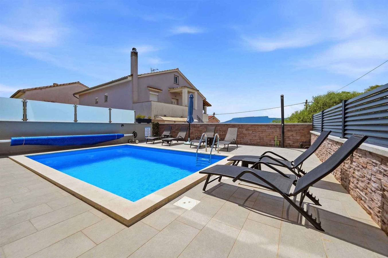 Ferienhaus mit Pool und Klimaanlage in Pinezici, Krk