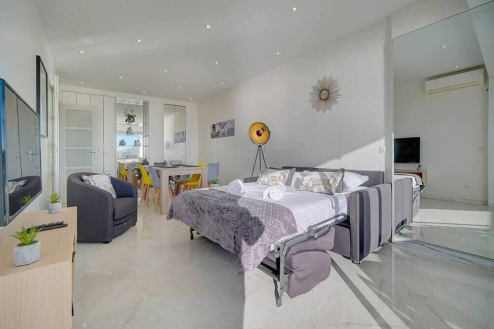Entire apartment, Upstays Terrace Lerins View 55m² Apartment in Cannes La Bocca, Cannes