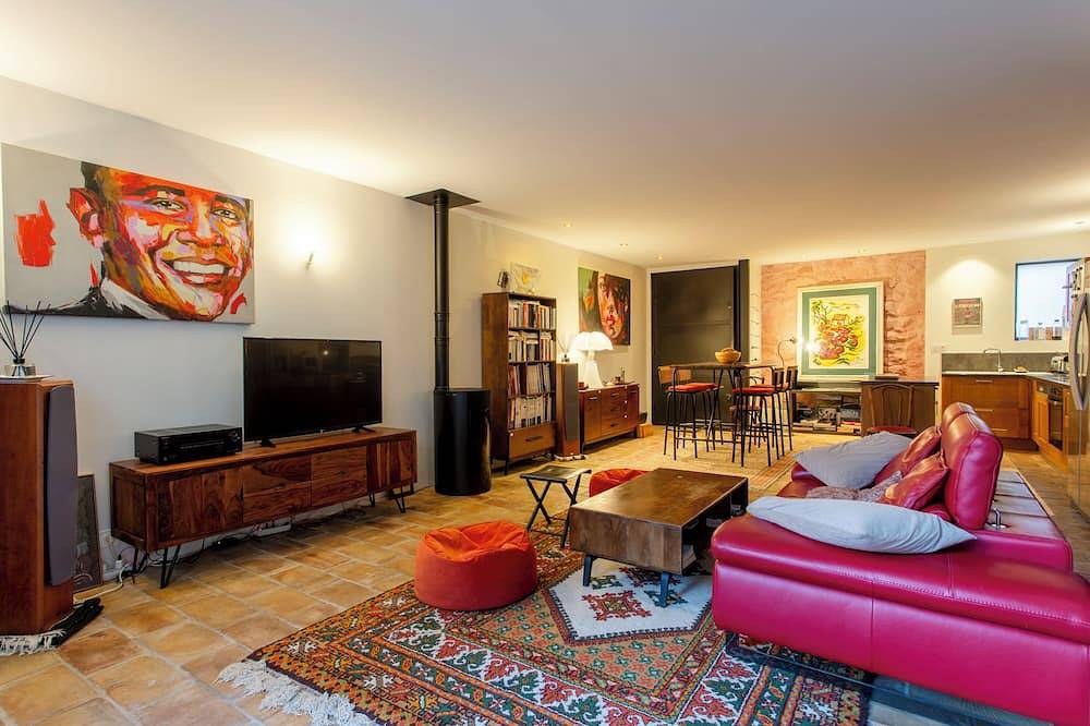 Village house, 98m2, 2 bedrooms, terrace, swimming pool, air-conditioned, private parking in Fontvieille, Arles und Umgebung