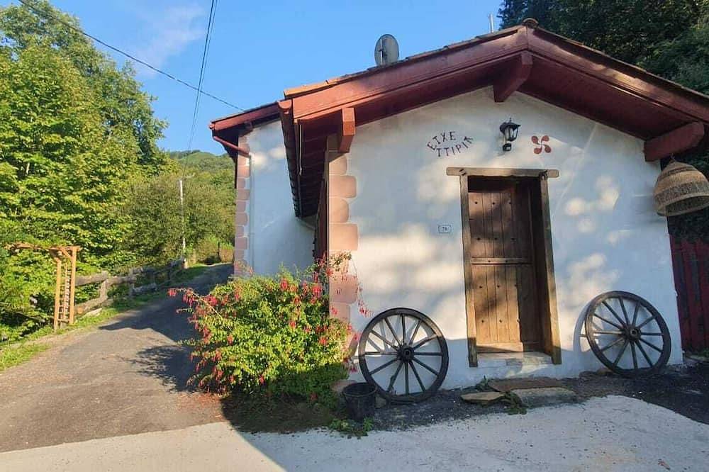 Cottage champêtre avec ruisseau in Uhart-Cize, Région de Bayonne
