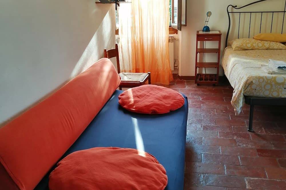Lakefront studio with garden in Sale Marasino, Iseosee