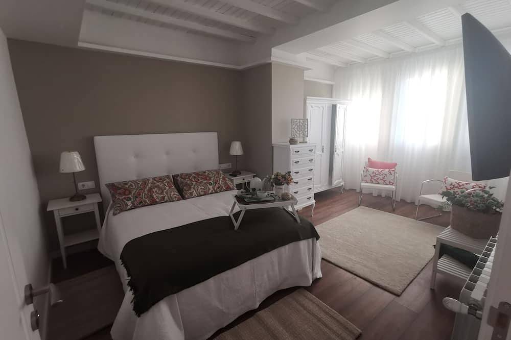 Beautiful centennial house recently restored in a privileged location. in Vilaxoán, Vilagarcía de Arousa