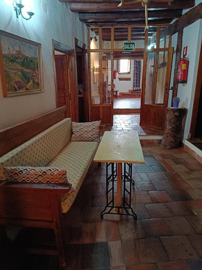 Casa rural para 8 personas, con jardín, Se admiten mascotas en Muñoveros