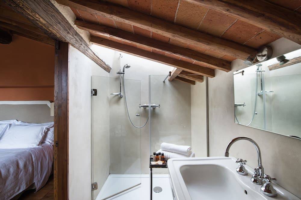 Sehr hübsche, komplett renovierte, ehemalige Scheune mit Swimmingpool & Aussicht auf das Chianti-Tal in Panzano In Chianti, Chianti