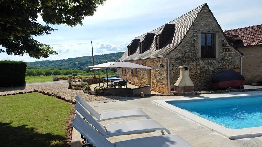 Location de vacances pour 6 personnes, avec jardin et piscine à Saint-Léon-sur-Vézère