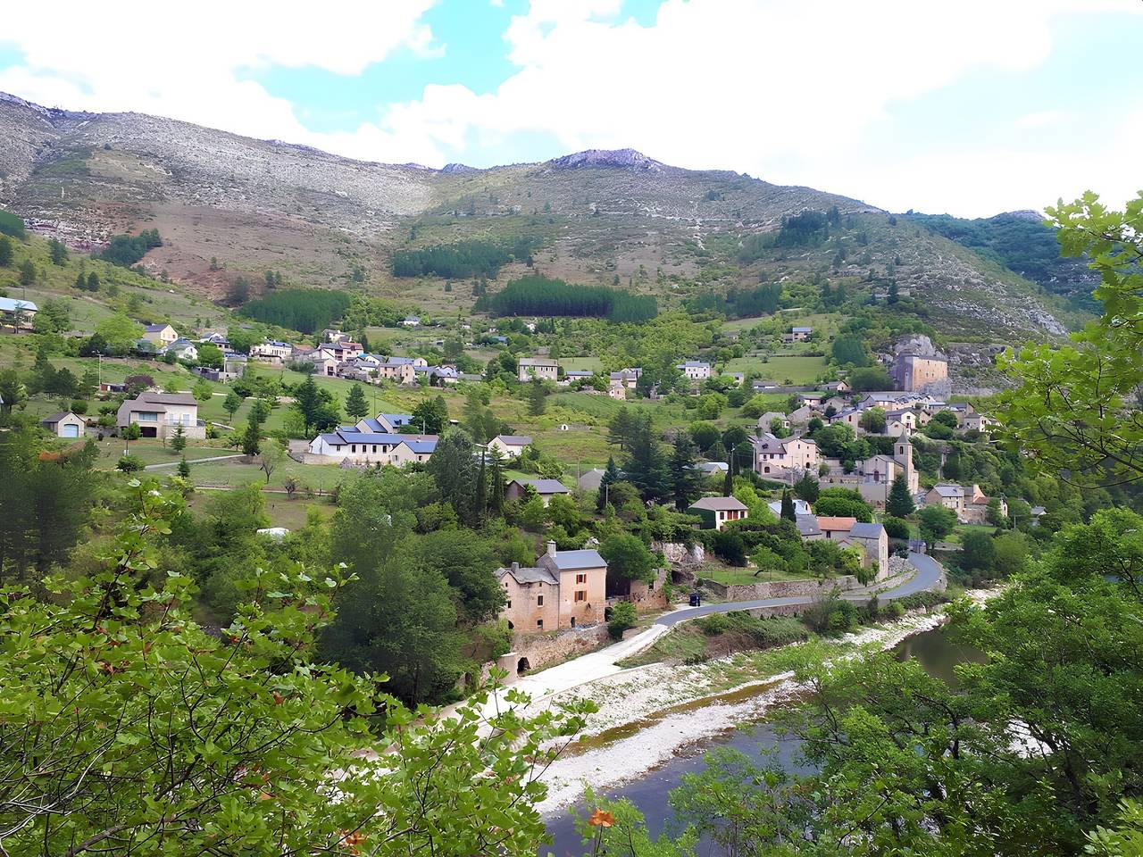 Gîte « La Bélugue » à Ste-Enimie : Vue Montagne, Wi-Fi et Climatisation in Gorges du Tarn Causses, Parc national des Cévennes