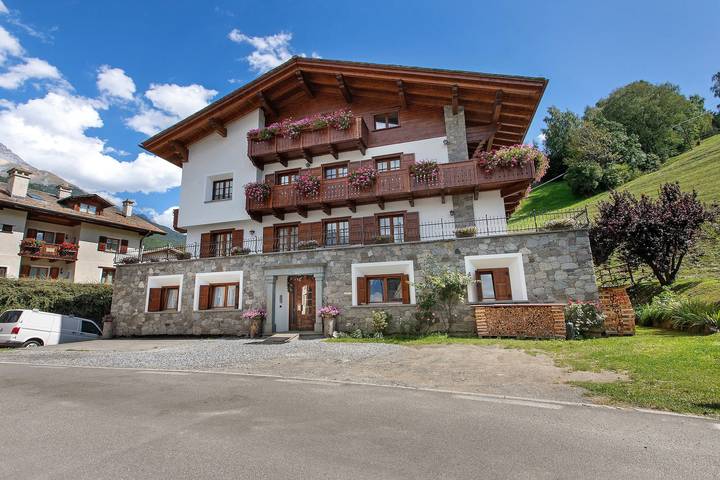 Ganze Wohnung, Apartment 'Fior Di Montagna' mit Bergblick, Gemeinschaftsterrasse und Wlan in Bormio, Bormio Gemeinde