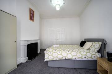 Holiday Home for 10 People in Blackpool, North West England, Photo 2