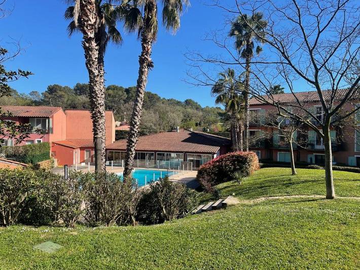 Appartement de vacances pour 4 personnes, avec piscine et jardin