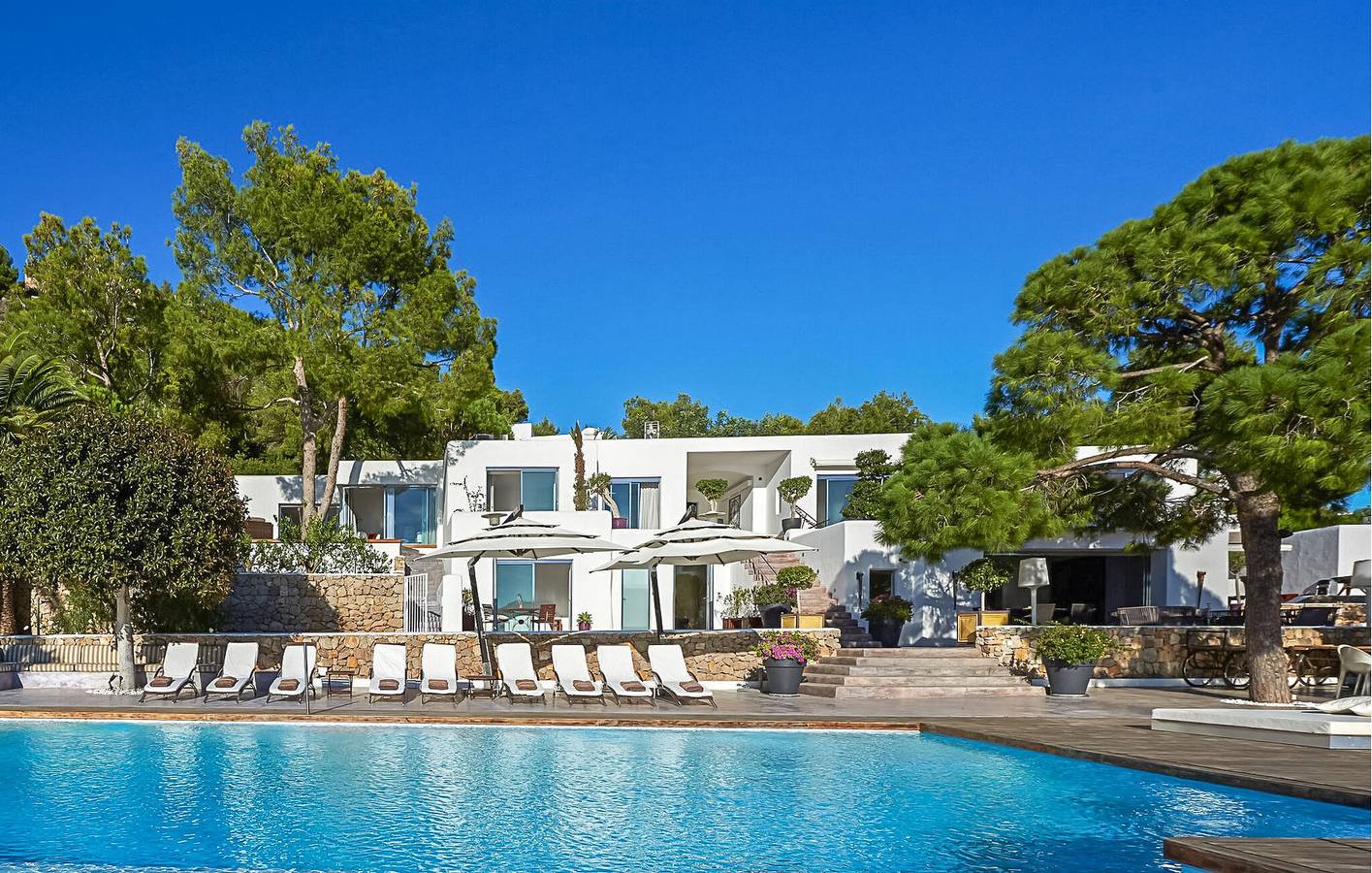 Sea View Apartment with Pool, AC, and Parking in Cap Martinet, Santa Eulària des Riu